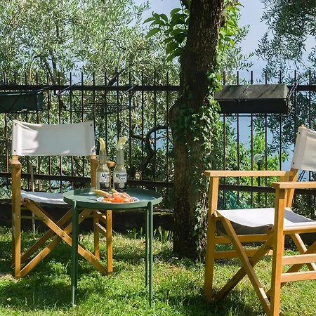 In Mit Grossem Garten *